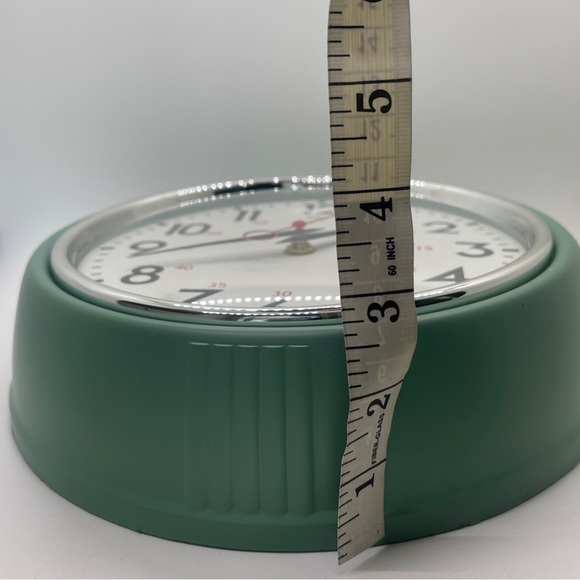 Vintage Green Plastic Analog Wall Clock - Picture 6 of 11